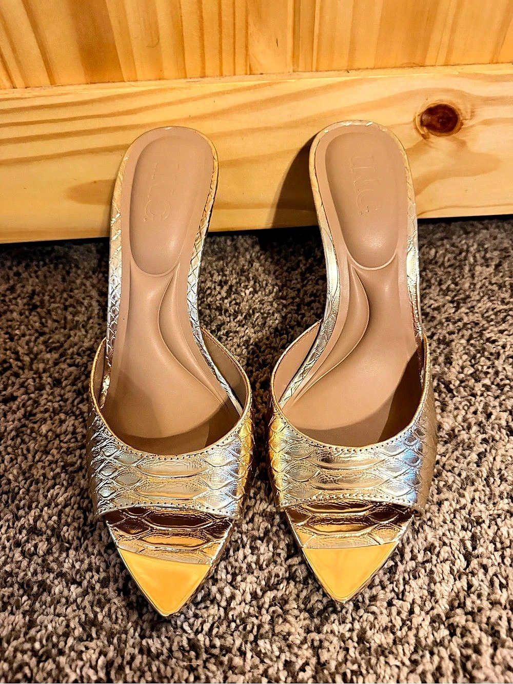 INC International Concepts Amra Gold Snake Print Pointed Toe Heel Heels US 8